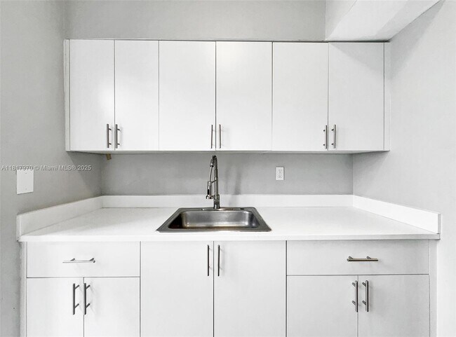 Building Photo - 934 Meridian Ave