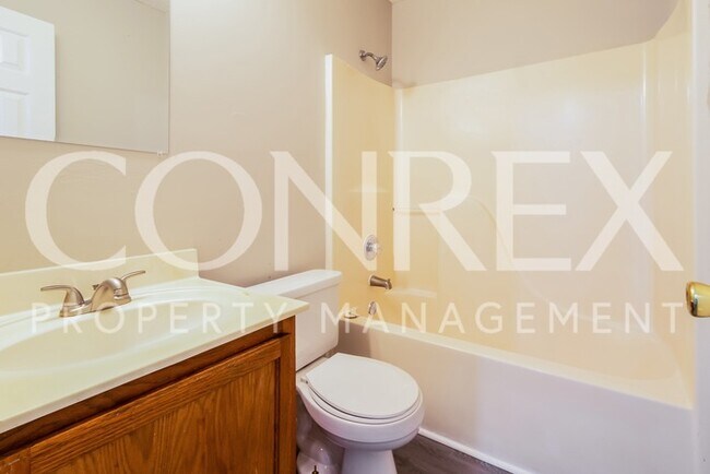 Building Photo - Beautiful 3 Bedroom in West Ashley!