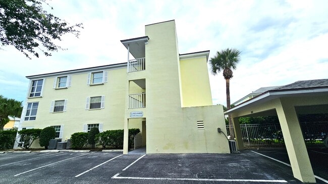 Building Photo - 1441 Ocean Dr