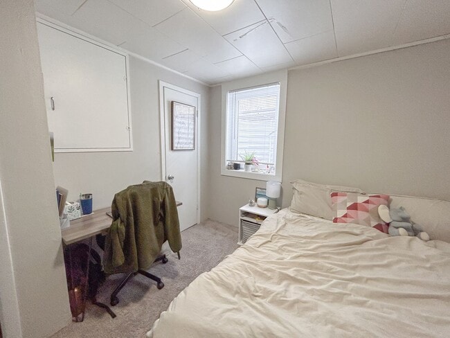 Building Photo - Updated Garden Level DU Home for Rent! Fiv...