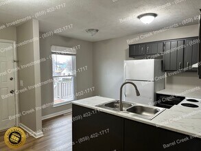 Building Photo - 2-Bed 1.5-Bath Townhome