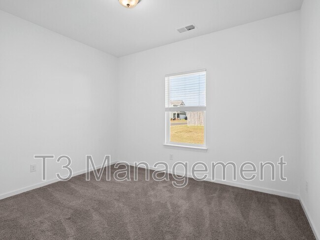 Building Photo - 2101 Franks Ct