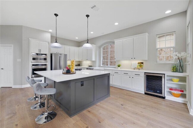 Building Photo - 3000 Welton Cliff Dr