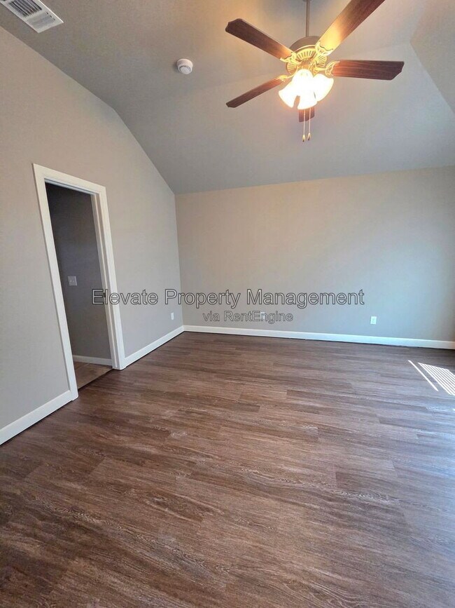 Building Photo - 2210 Starwood Wy
