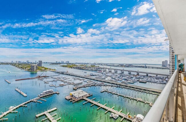 Building Photo - 1717 N Bayshore Dr