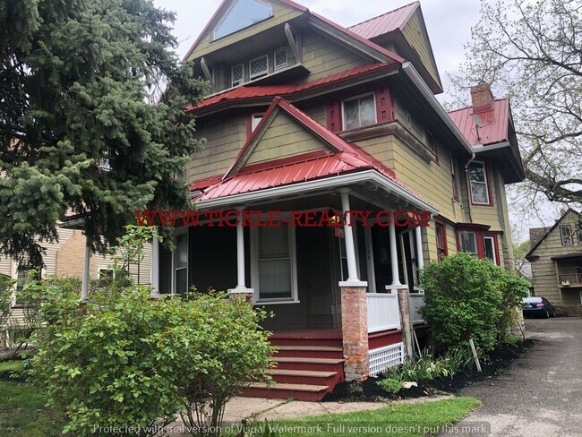 Building Photo - 174 N Goodman St