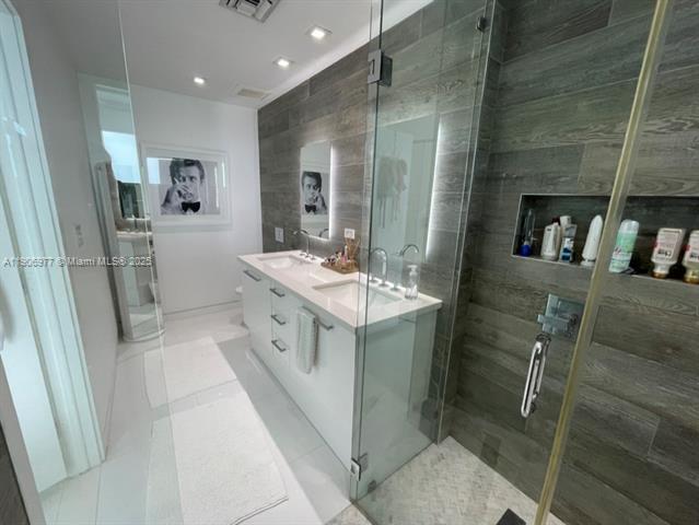 Building Photo - 900 Biscayne Blvd