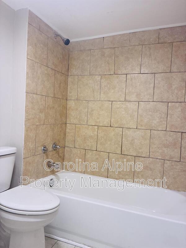 Building Photo - 904 Lincoln St