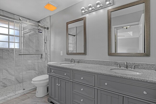Building Photo - 3464 Commodore Ct