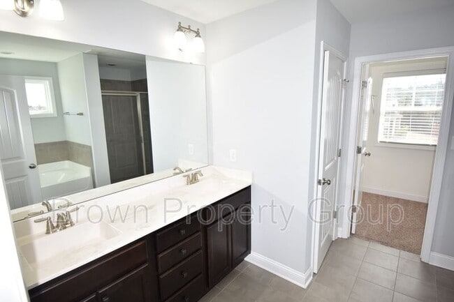 Building Photo - 441 Stonebriar Ave
