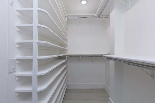 Building Photo - 13401 SW 83rd Ave