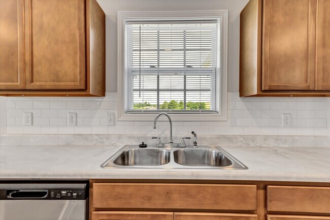 Building Photo - 2022 McCleary Rd