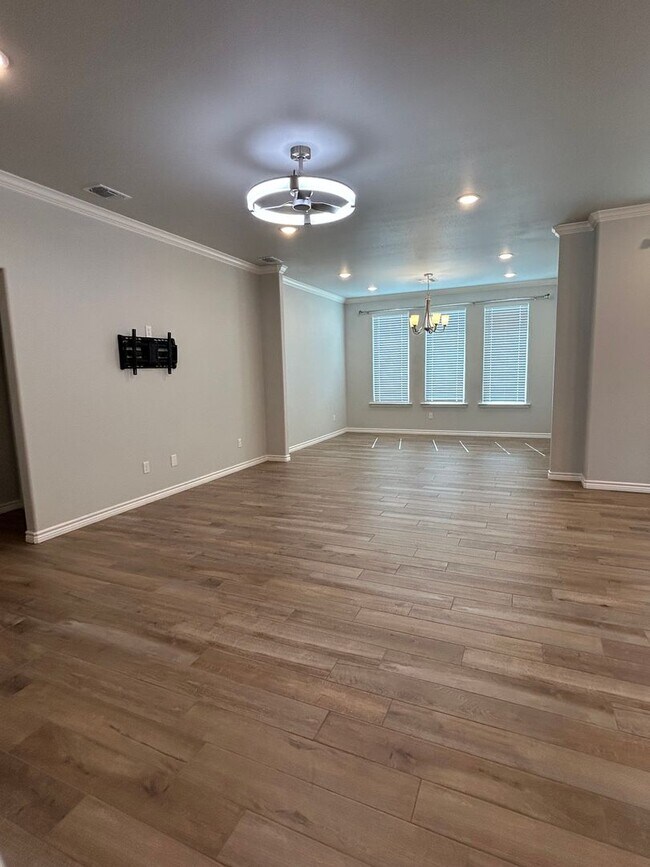 Building Photo - 2032 Twin Falls Dr