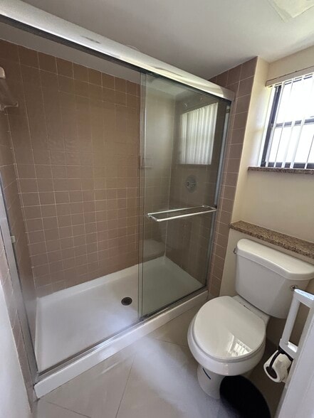 master shower - 225 Deer Creek Blvd