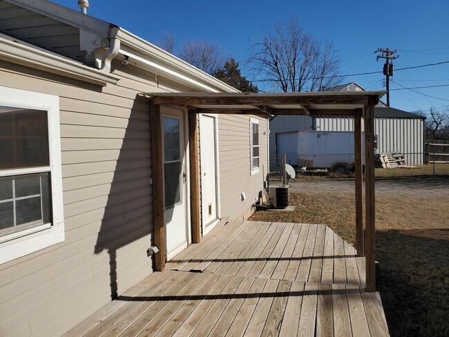 Building Photo - 2553 Everitt Dr