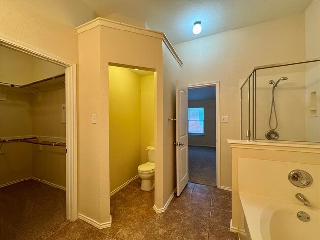 Building Photo - 227 Ashwood N