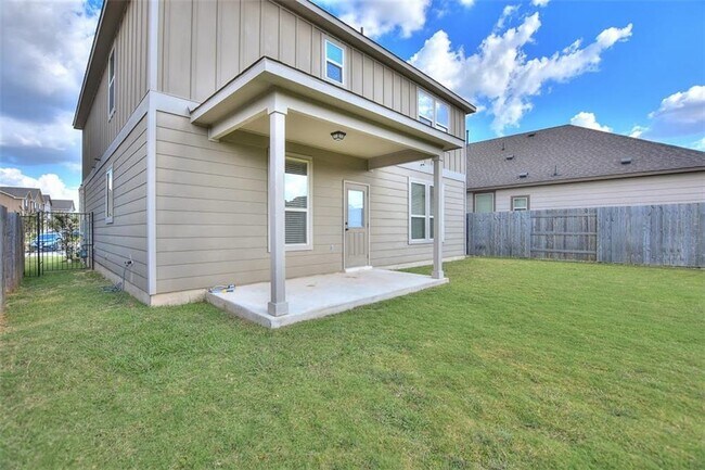 Building Photo - 204 Russet Trl