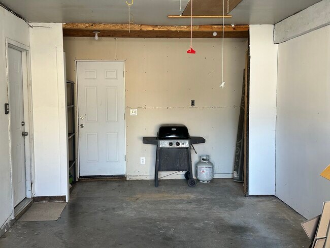 Building Photo - 6415 Bayard Park Dr