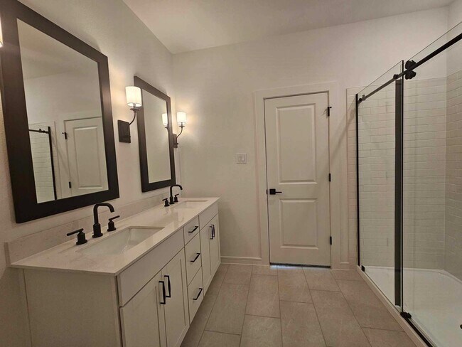 Building Photo - 8438 Tranquil Bay Ct