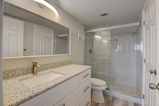 Building Photo - 7076 Huntington Ln