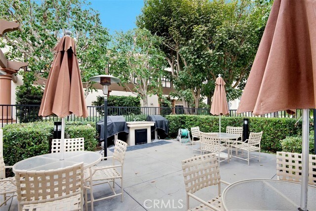 Building Photo - 160 Chandon