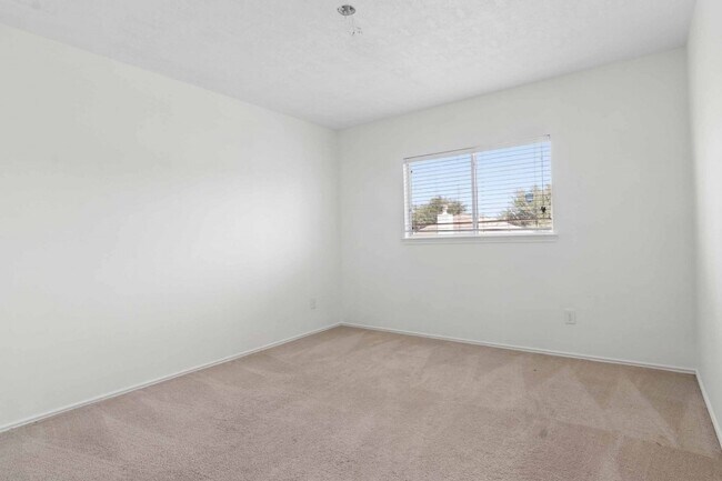 Building Photo - 10418 Iris Lake Ct