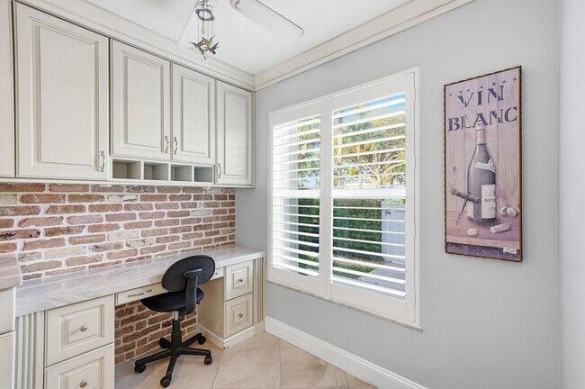 Building Photo - 842 SE 19th Ave