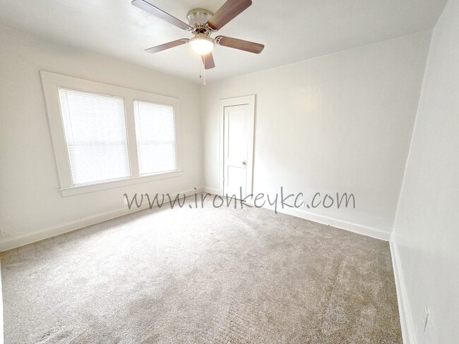 Building Photo - 2100 E 58th St