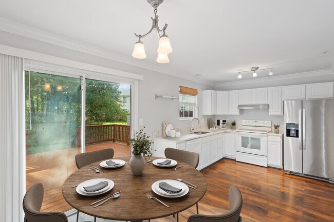 Building Photo - 207 Langdon Farm Cir