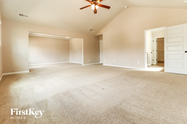 Building Photo - 225 Villa Grande Dr