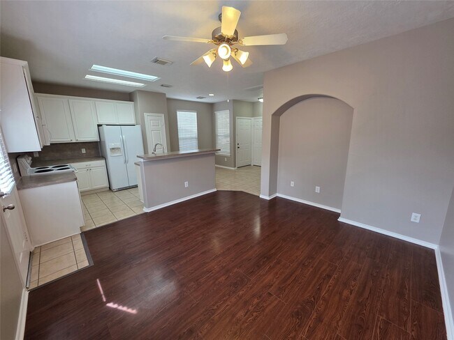 Building Photo - 94 N Burberry Park