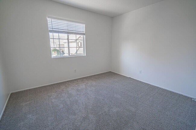 Building Photo - Charming 3-Bedroom Home with Large Loft or Alternate 4th Bedroom!