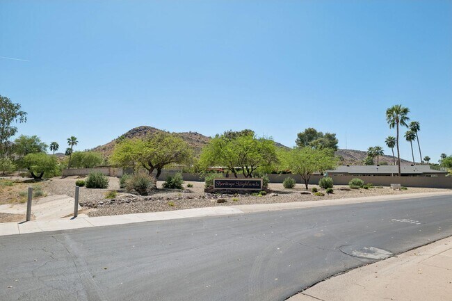 Building Photo - 13222 N 1st Ave