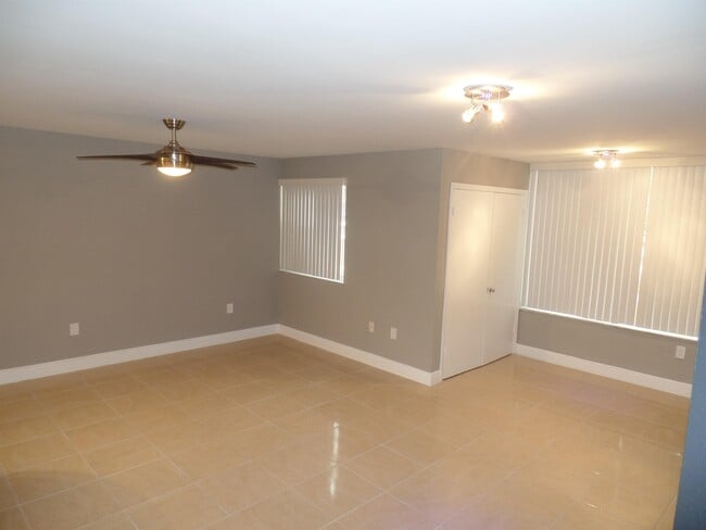 Building Photo - 2890 N Oakland Forest Dr