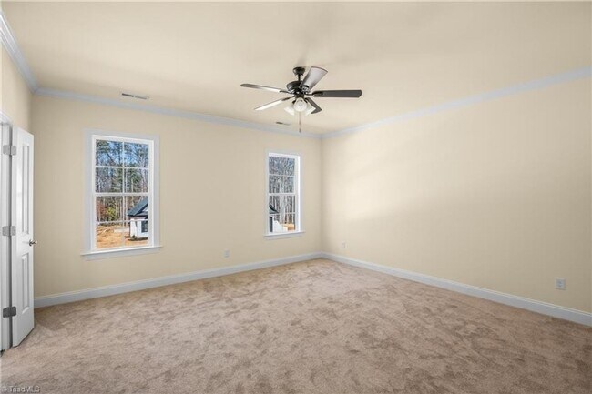 Building Photo - Luxurious Living In Sought After Sherwood ...