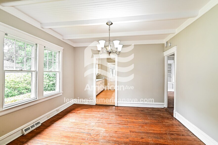 Building Photo - 608 Muller Ave