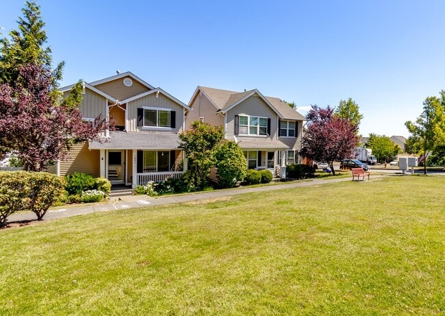 Building Photo - 3 bedroom, 2.5 bath DuPont home featuring AC!