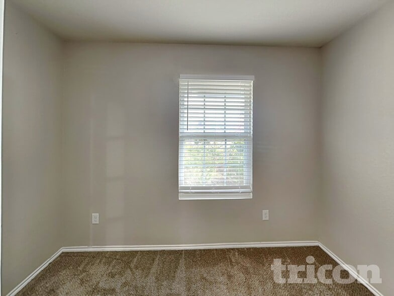 Building Photo - 10607 Noble Canyon