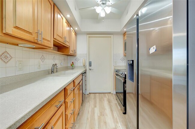 Building Photo - 3806 Gulf of Mexico Dr