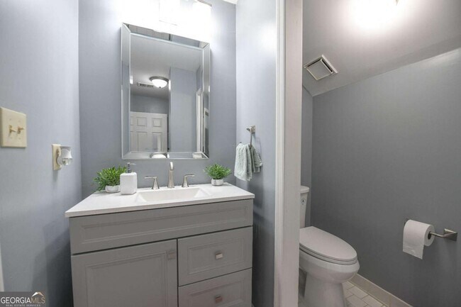 Building Photo - 304 Bridle Path