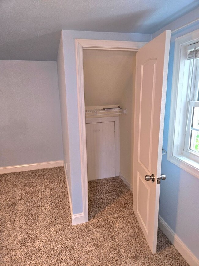 Building Photo - Beautiful Move-In Ready Single Family Home!