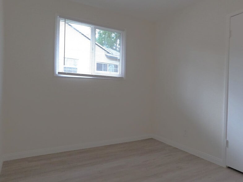 Building Photo - 906 S Gilbert St