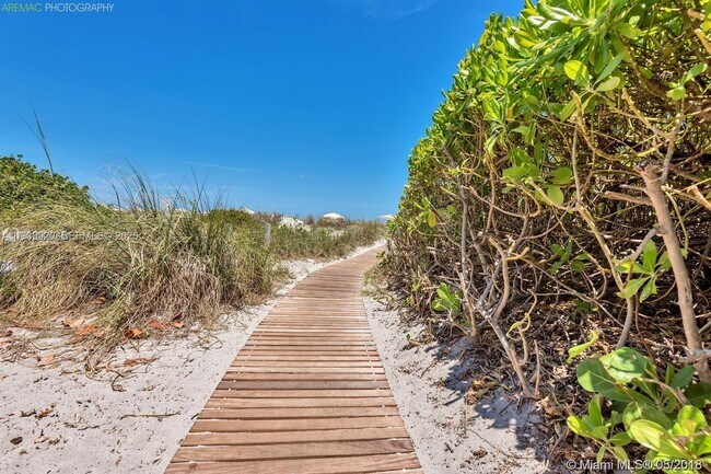 Building Photo - 201 Crandon Blvd