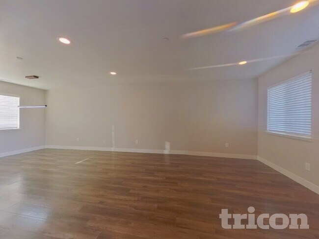 Building Photo - 2371 Coronado Ct