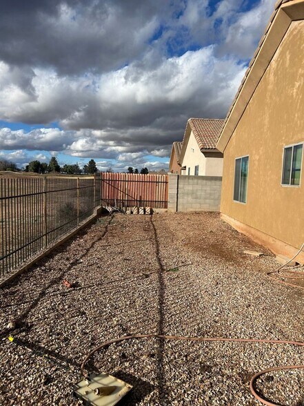 Building Photo - 3610 Cam Del Rancho