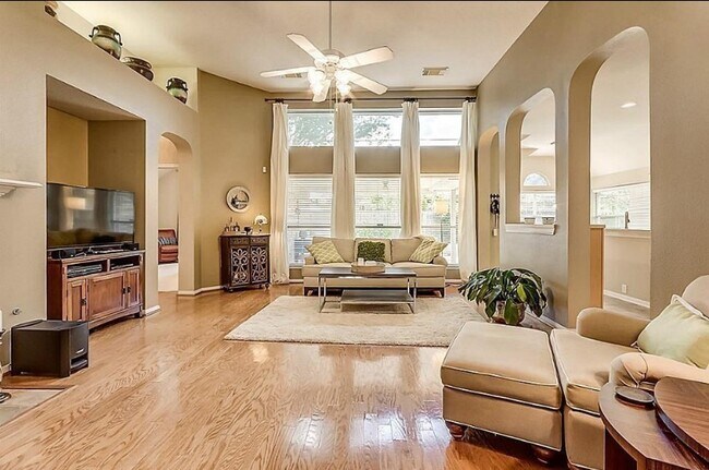 Building Photo - 2617 Sunday House Dr