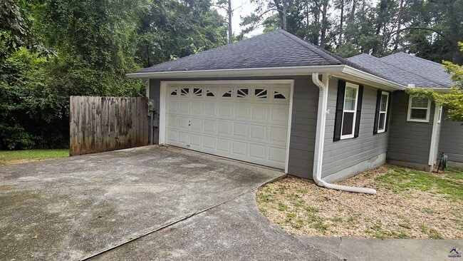 Building Photo - 315 Westfield Dr