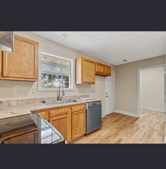 Building Photo - 1623 W Hovey St