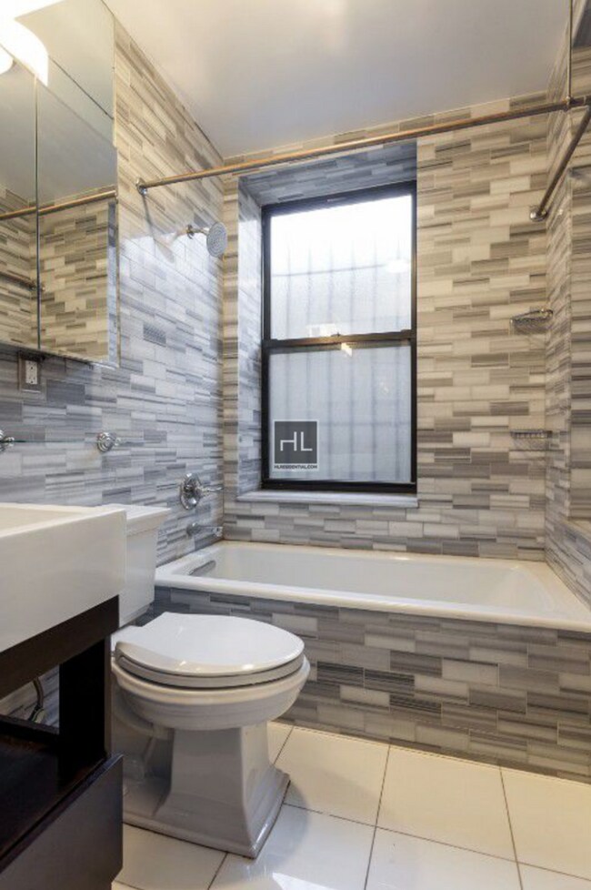 Building Photo - East 3rd Street