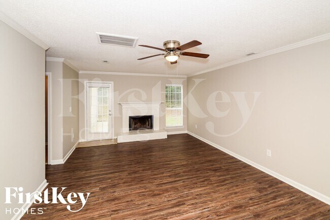 Building Photo - 122 Carriage Dr